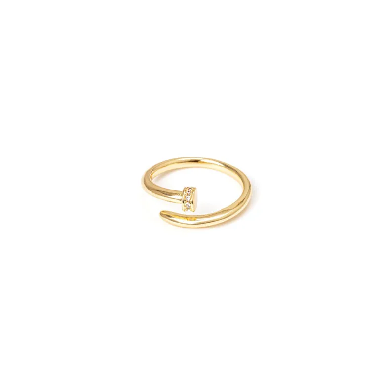 Anello con fascia filiforme e terminale a blocchetto Rania - Oro